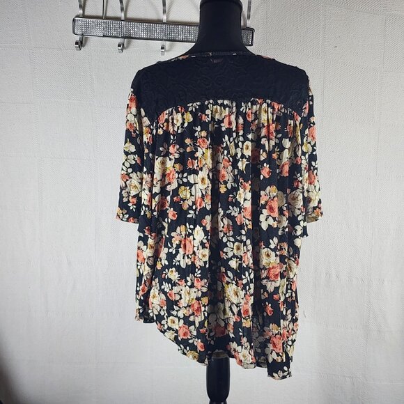 SJS Black Salmon Cream Floral Rayon Span Flutter Sleeve Lace Neck Top Size 3X - Picture 12 of 16